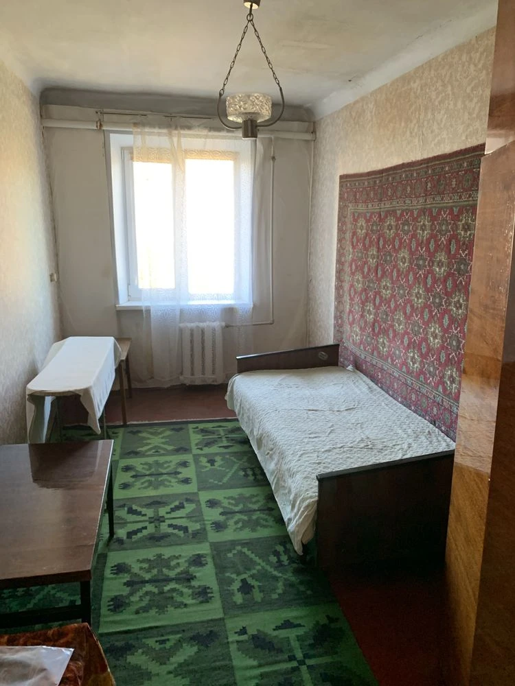 For sale, 3-room apartment near the stop, Musorgsky street