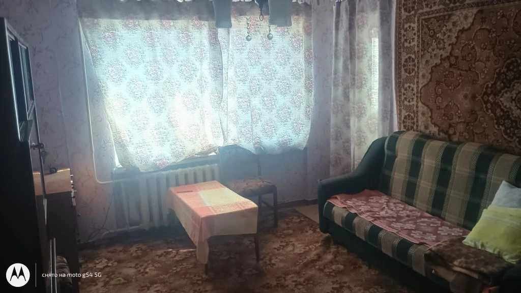 2-room apartment on Red Line. 200 years old.