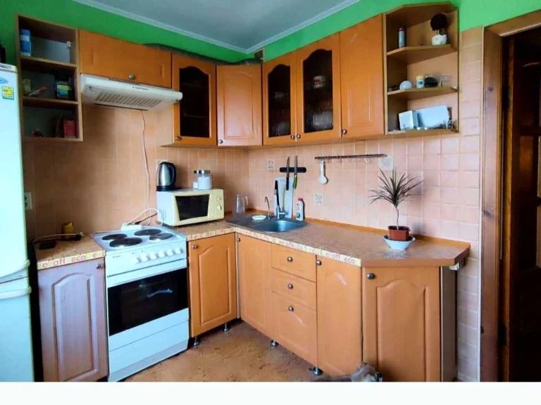 Apartment. Krivoi Rog, 5th Zarechnyi microdistrict, st.