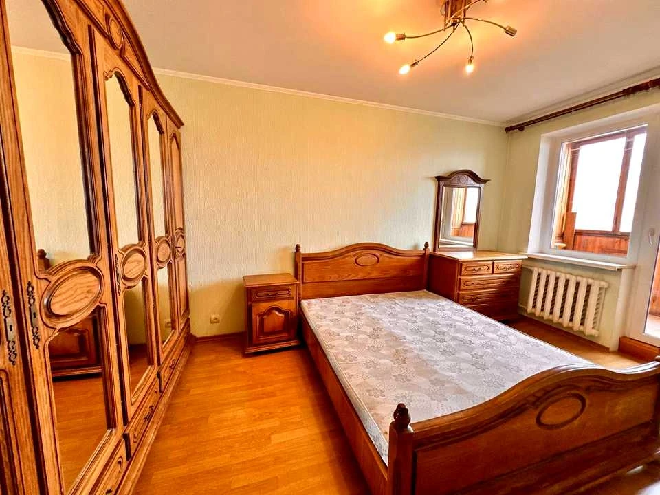 Квартира. Киев, Героев полка "Азов" ул. (Маршала Малиновск