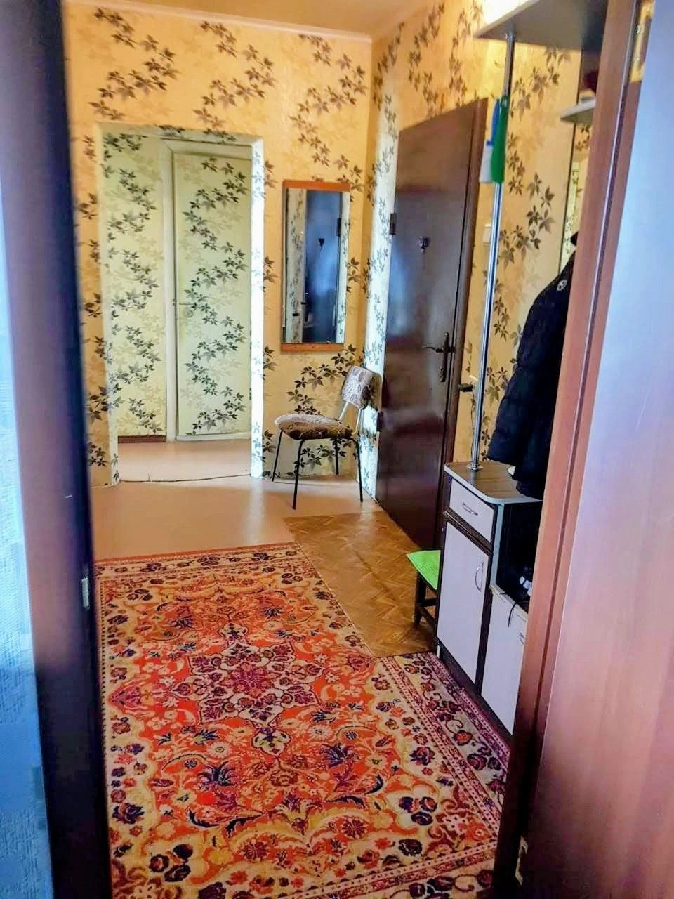 Sale of a 2-room apartment. Hirnytskyi