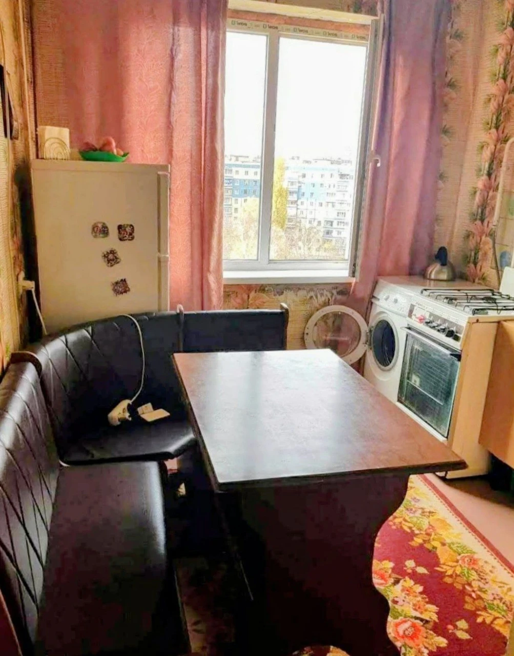 Sale of a 2-room apartment. Hirnytskyi
