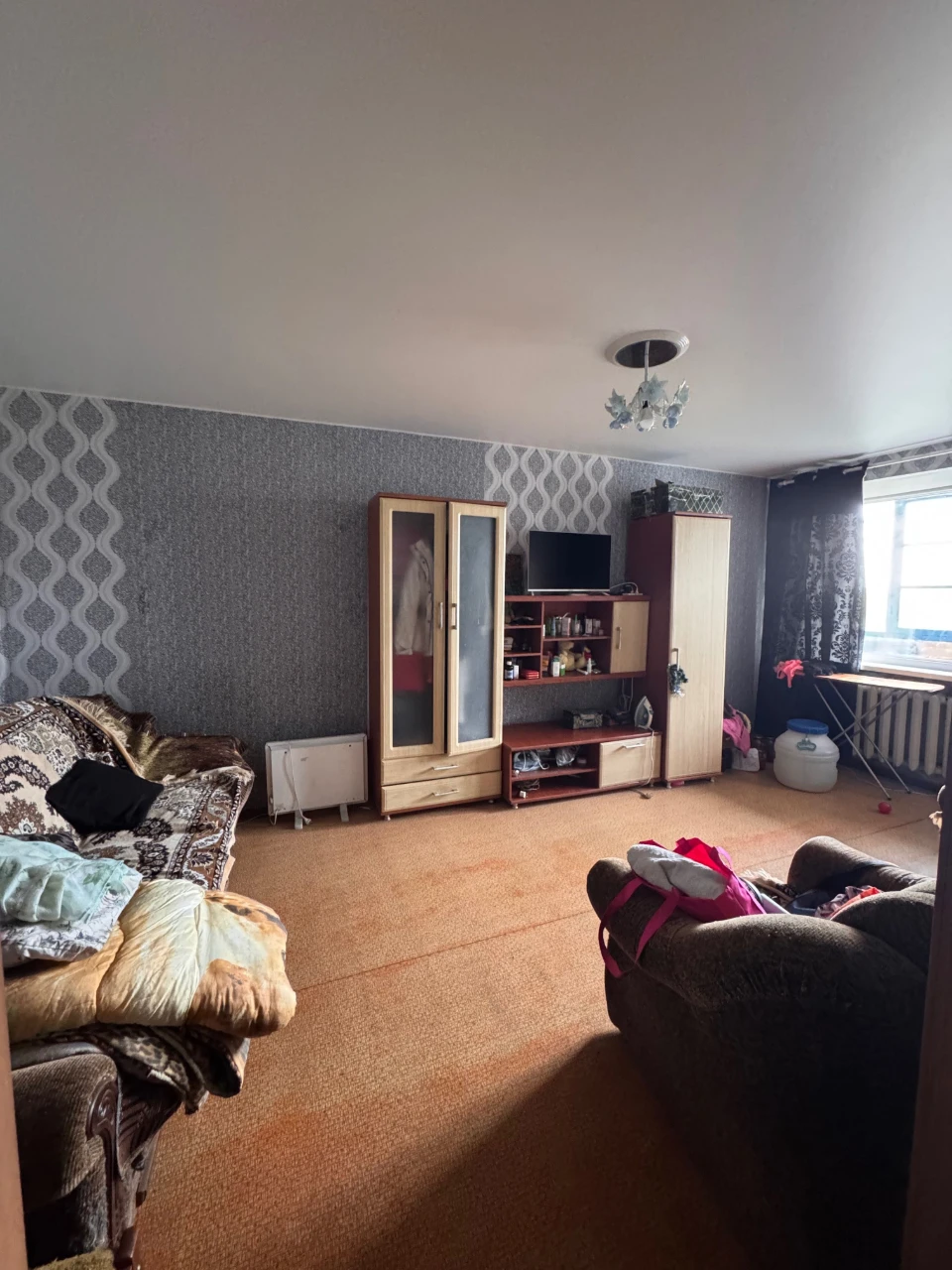 Selling a two-room apartment with a garage in Ingul'