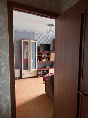 Selling a two-room apartment with a garage in Ingul'