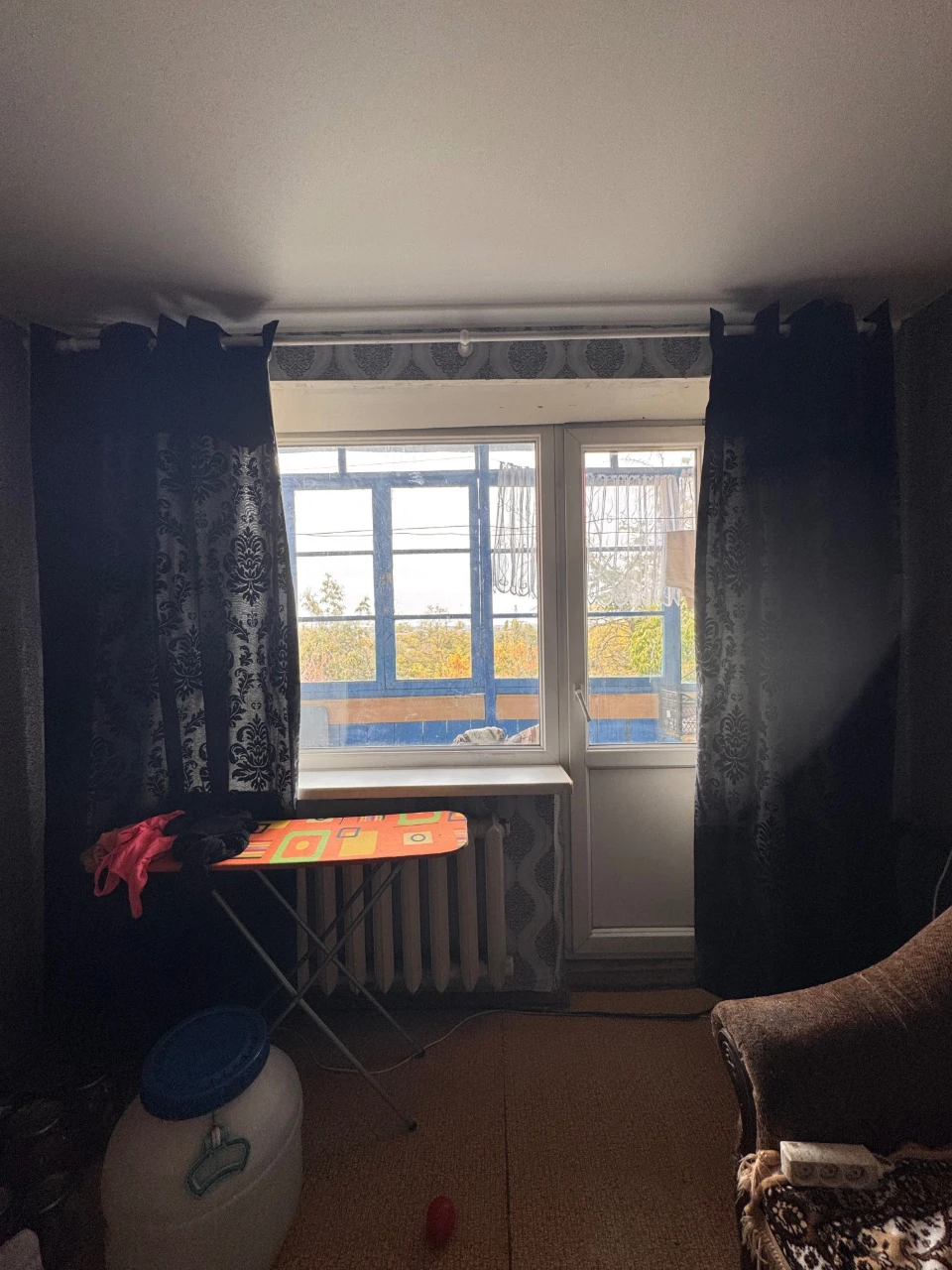 Selling a two-room apartment with a garage in Ingul'