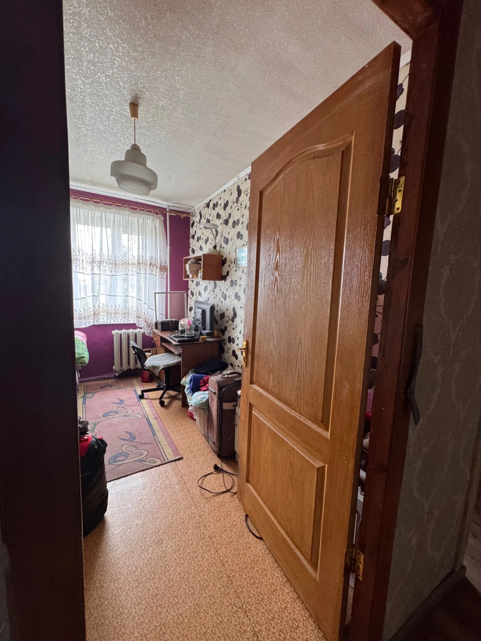 Selling a two-room apartment with a garage in Ingul'