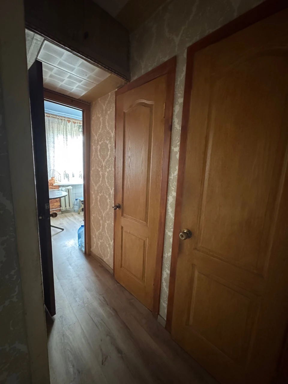 Selling a two-room apartment with a garage in Ingul'