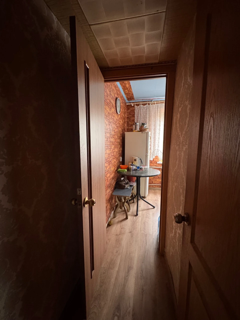 Selling a two-room apartment with a garage in Ingul'