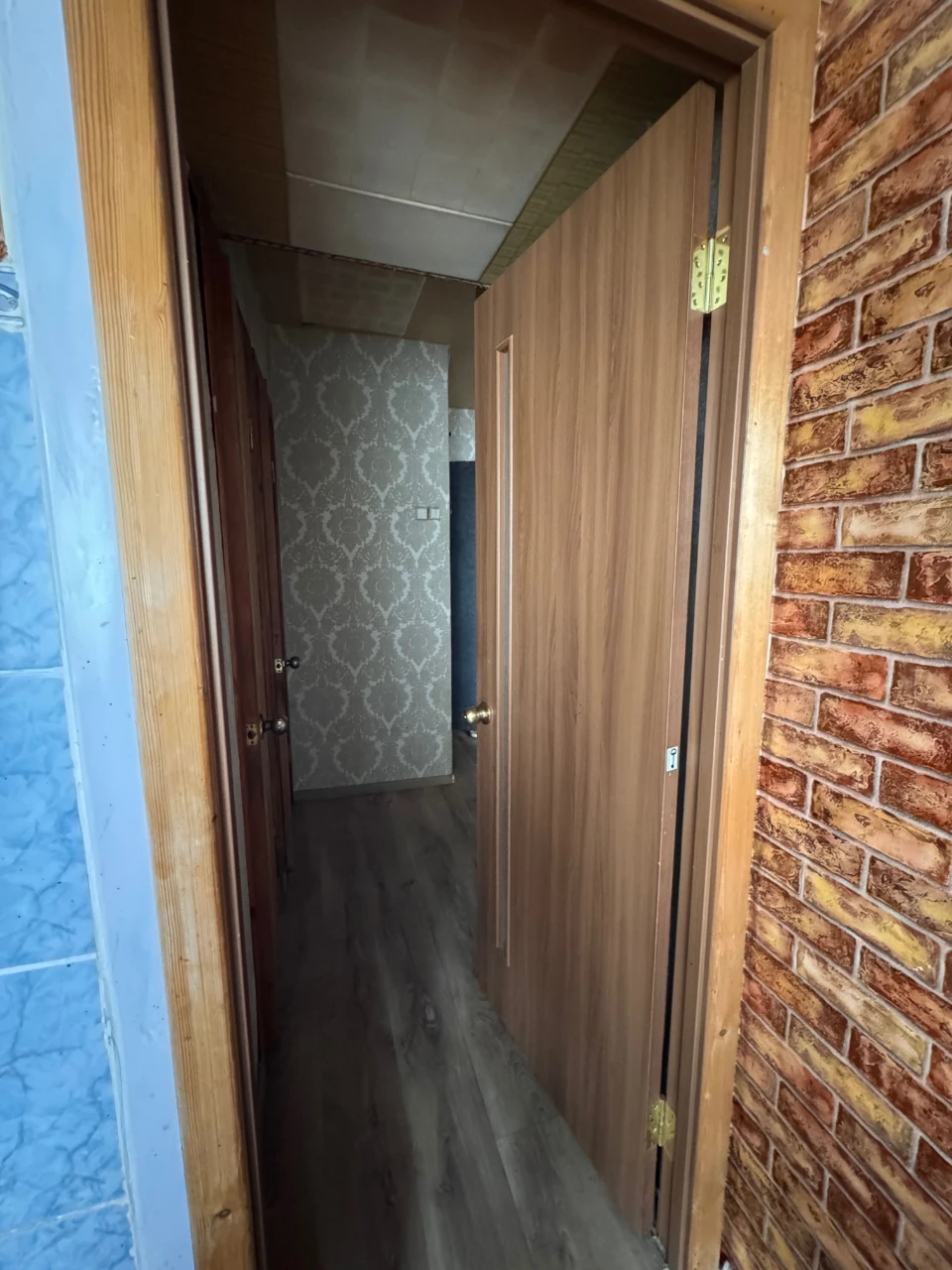Selling a two-room apartment with a garage in Ingul'
