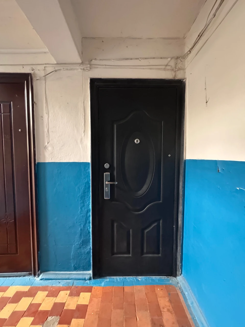 Selling a two-room apartment with a garage in Ingul'