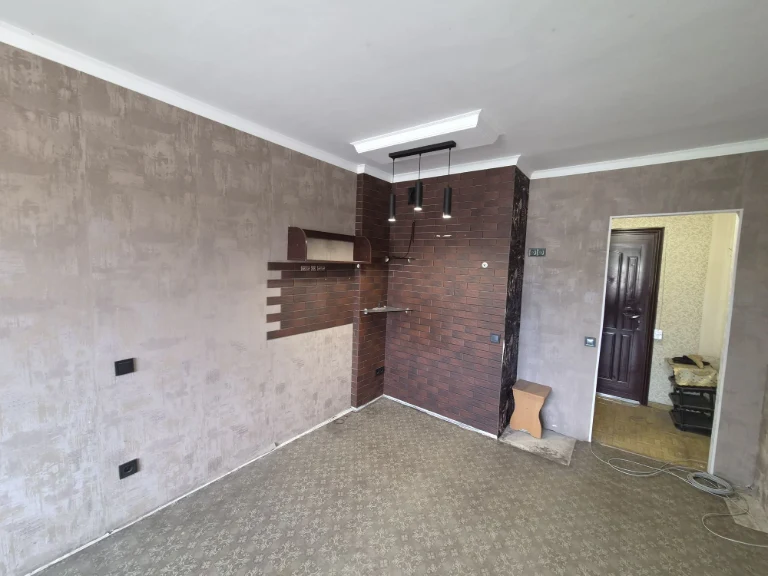 Sale of a privatized room. Area Domnobudivnykiv.