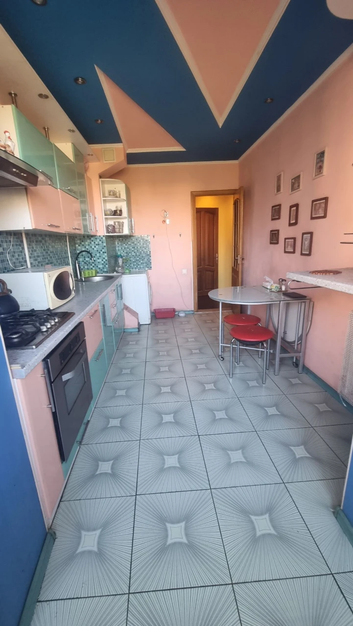 Продаж 3-кімнатної квартири в мікрорайоні Сонячний
