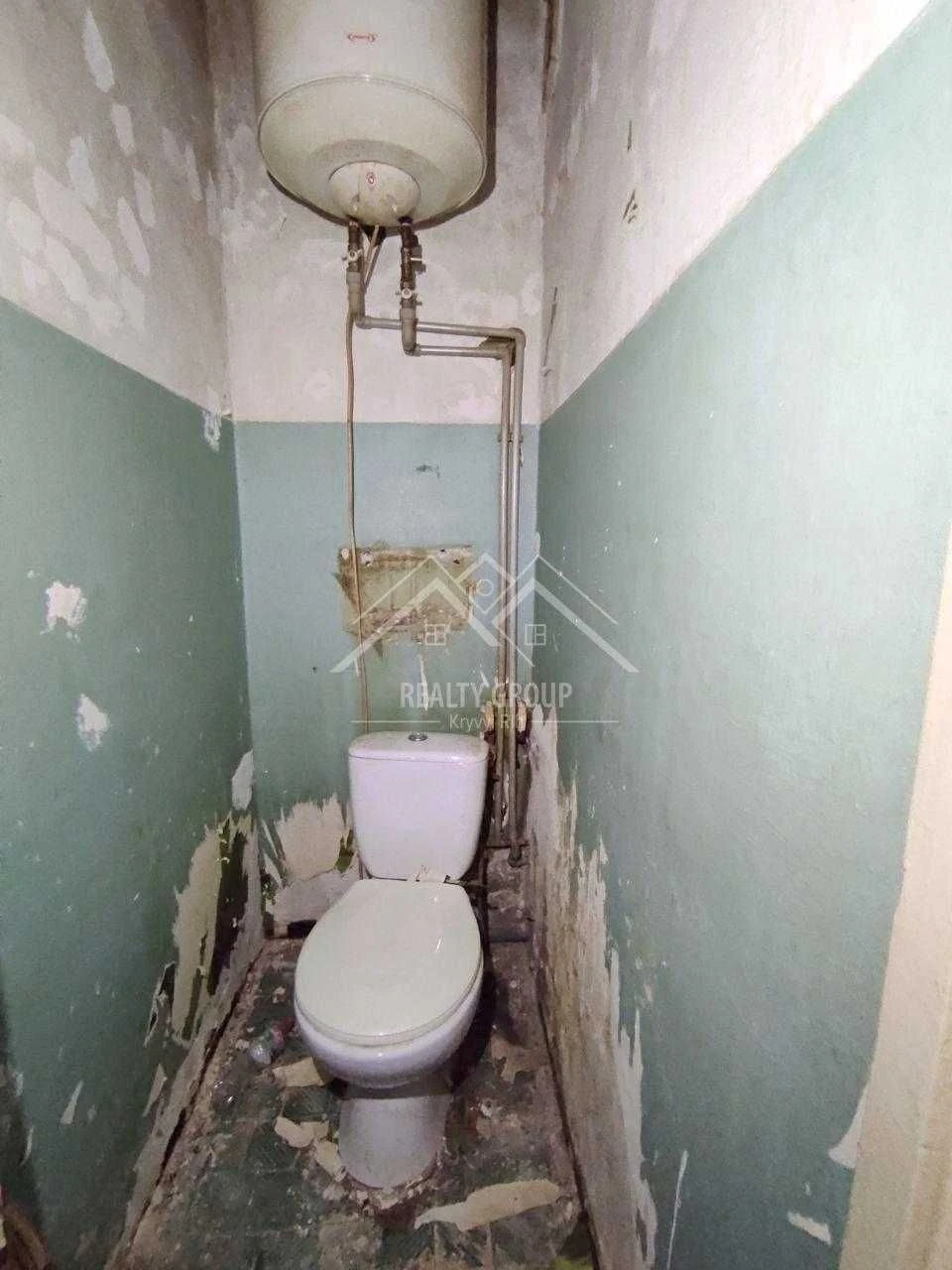 Sale of a 2-bedroom apartment for renovation on Pavel Glazovy Street