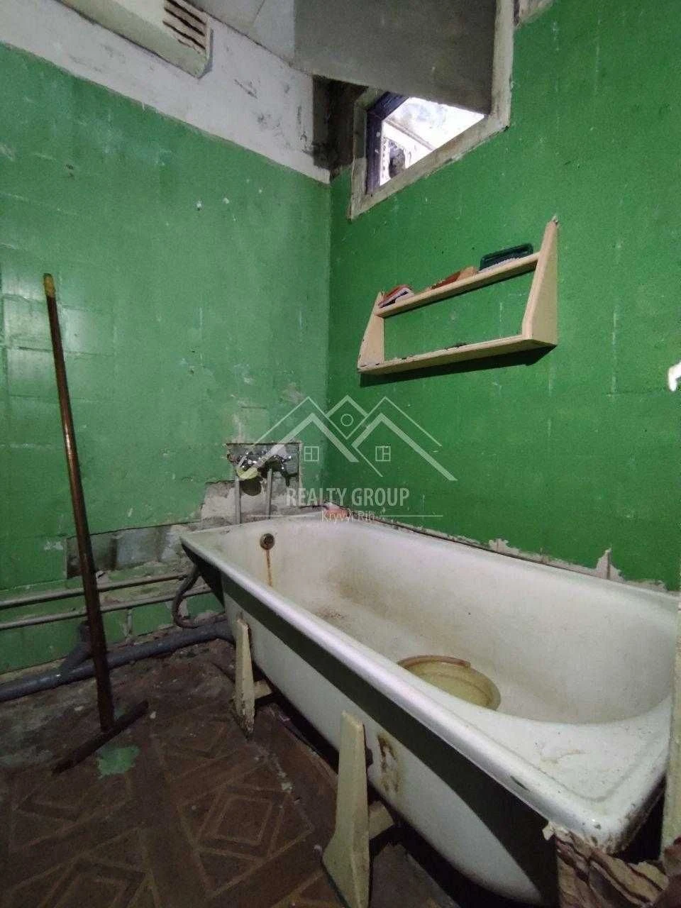 Sale of a 2-bedroom apartment for renovation on Pavel Glazovy Street