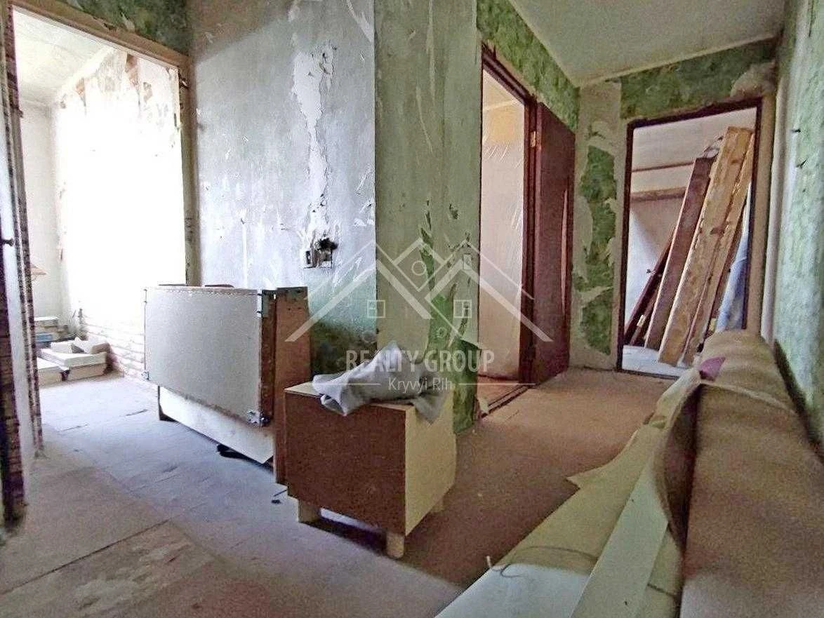 Sale of a 2-bedroom apartment for renovation on Pavel Glazovy Street