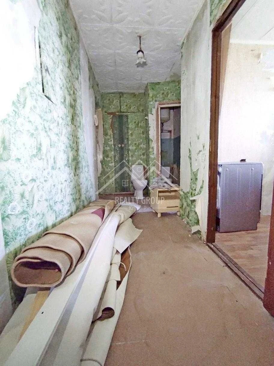 Sale of a 2-bedroom apartment for renovation on Pavel Glazovy Street