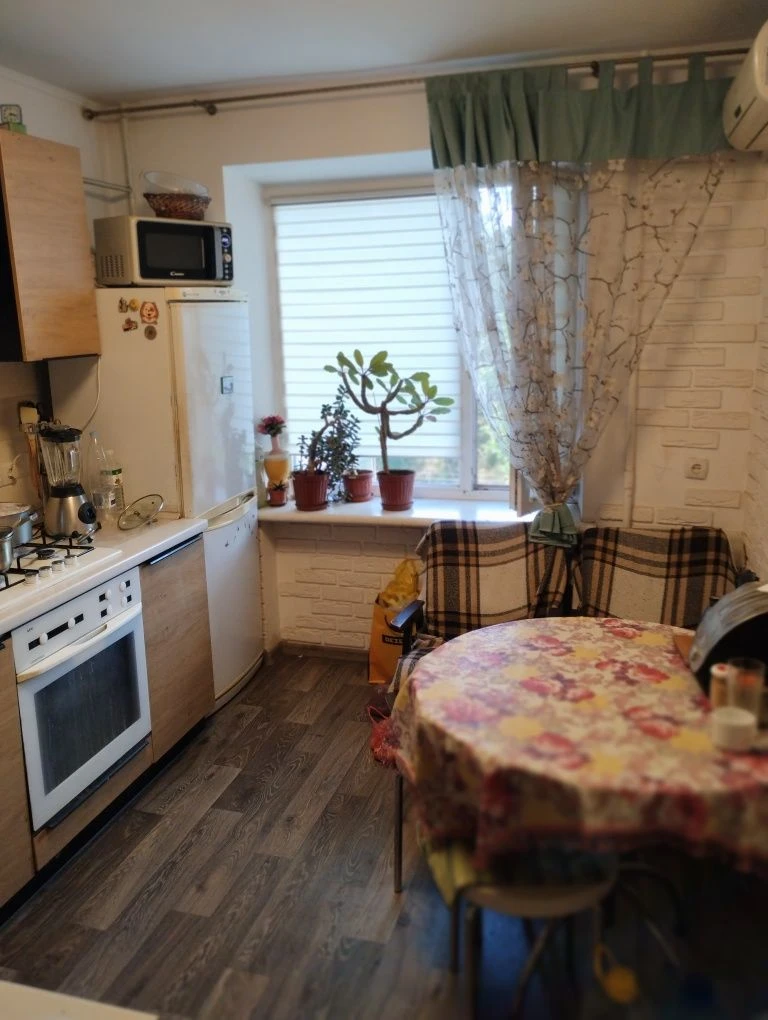 For sale 3-room apartment in the Первомайская district.