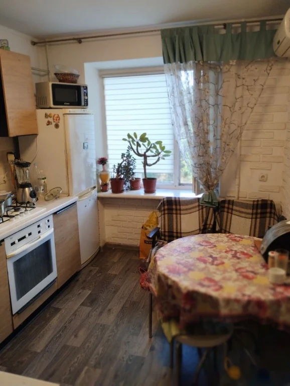 For sale 3-room apartment in the Первомайская district.