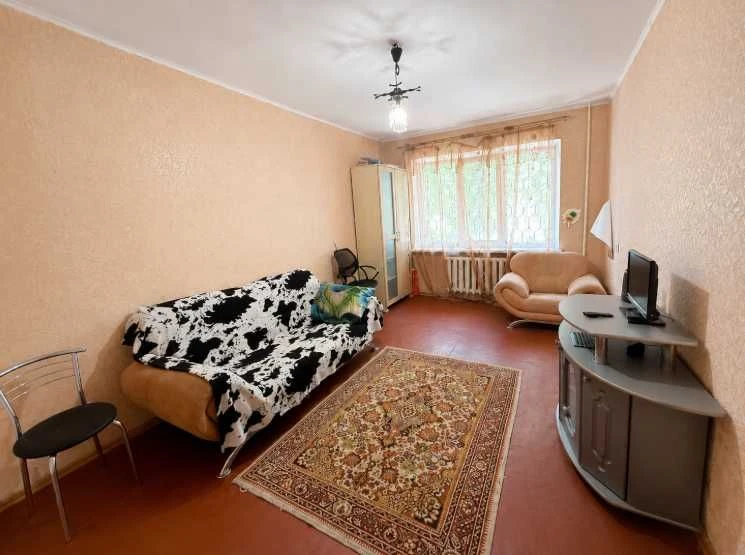 Продажа меблированной двухкомнатной квартиры на Ивана Авраменко