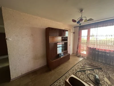 Selling 3-bedroom apartment