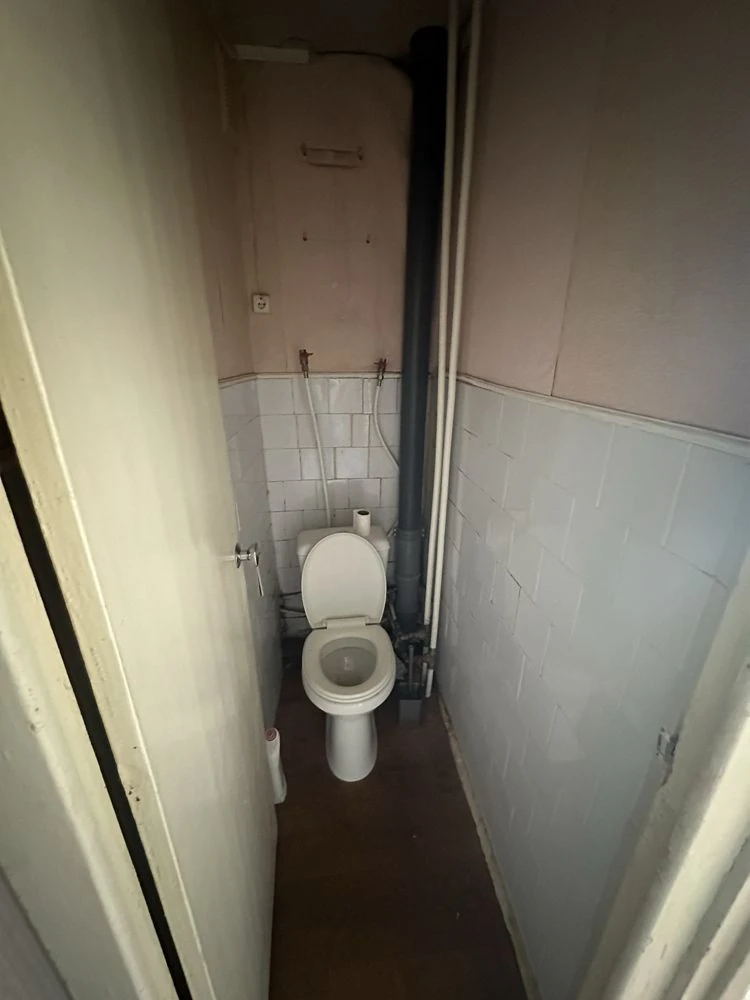 Selling 3-bedroom apartment