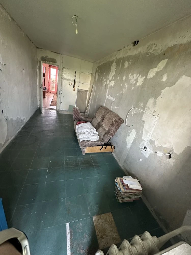 Selling 3-bedroom apartment