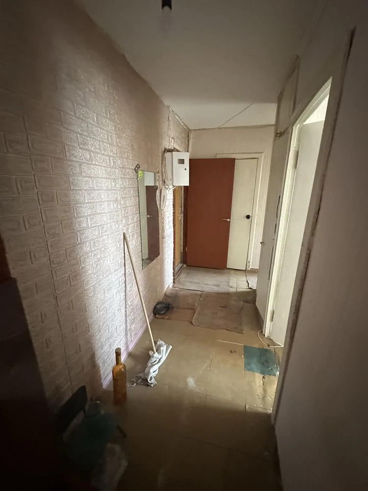 Selling 3-bedroom apartment