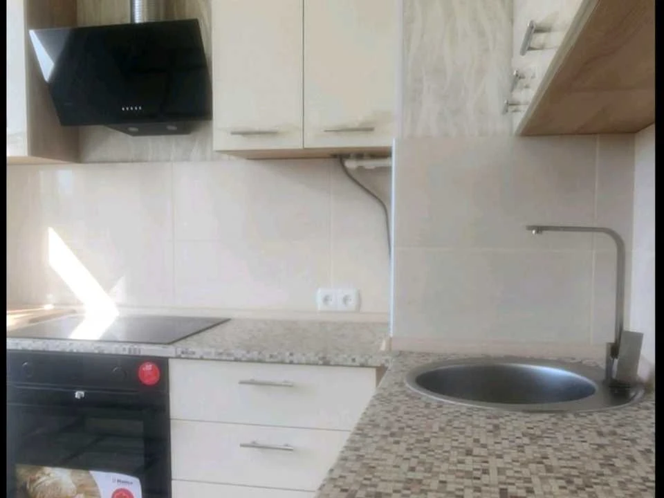 Apartment. Zymovykh Pohod Street, Kryvyi Rih