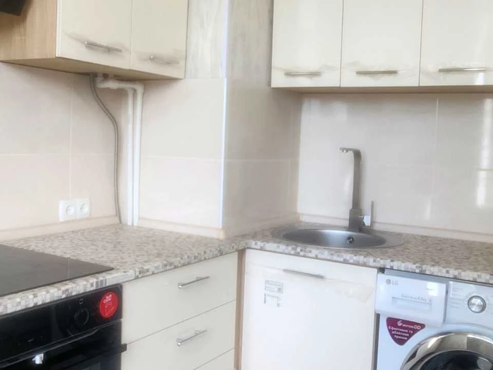 Apartment. Zymovykh Pohod Street, Kryvyi Rih