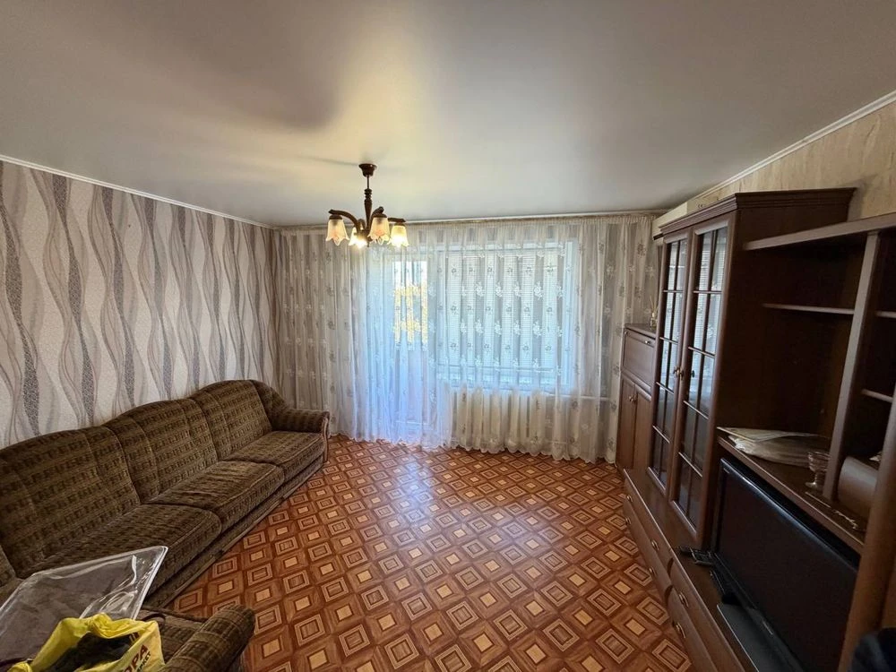 For Sale: 2-room apartment on Damansky Street