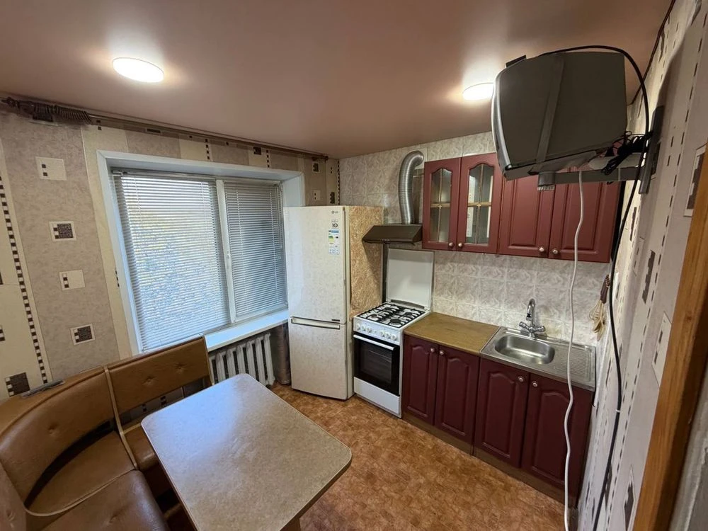 For Sale: 2-room apartment on Damansky Street