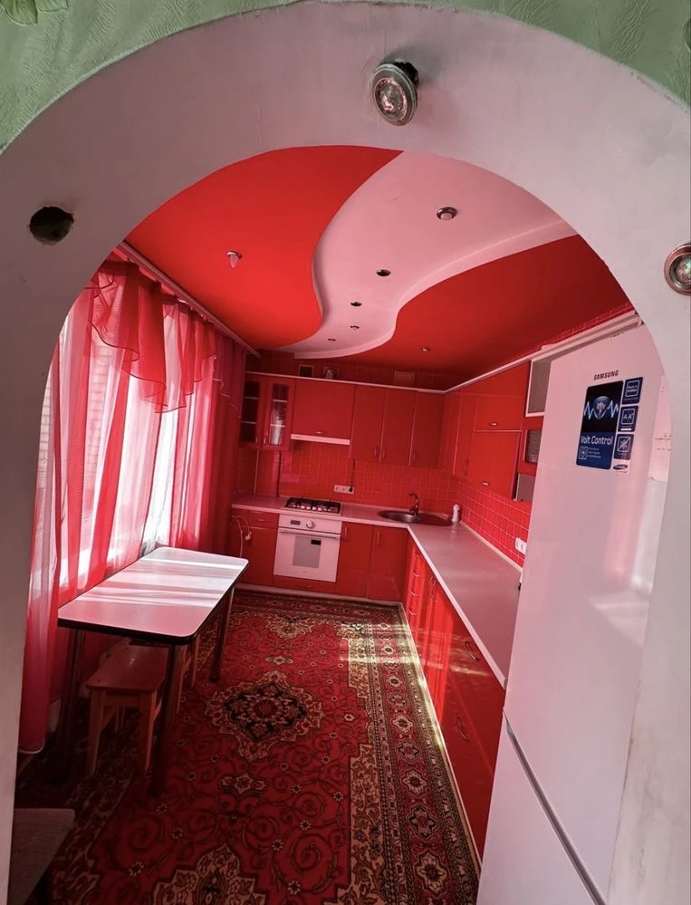 Apartment for sale in the city center, 4 rooms, Ukrainian 122