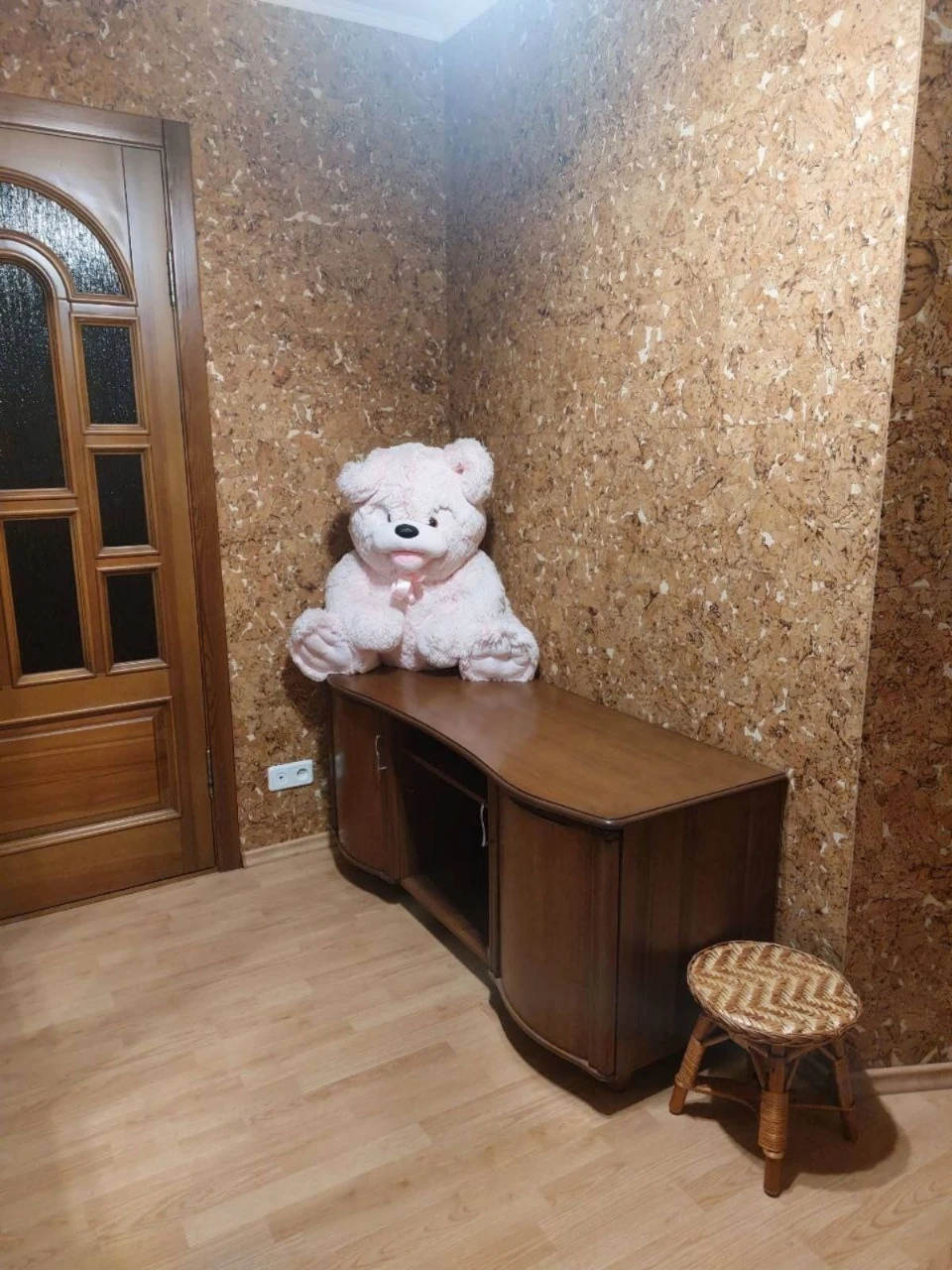 For sale my 3-room apartment on Getmanskaya Street, house