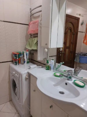For sale my 3-room apartment on Getmanskaya Street, house