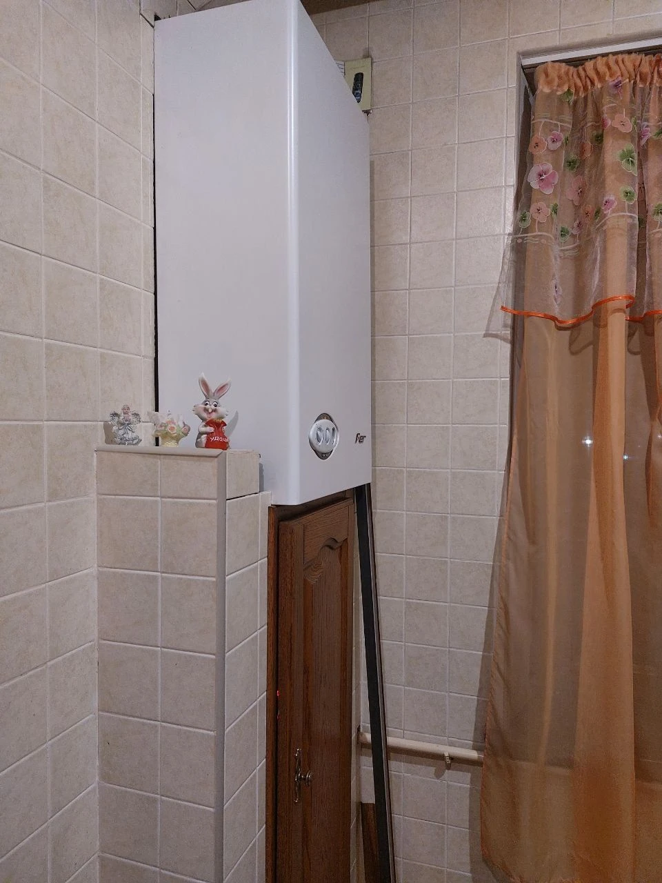 For sale my 3-room apartment on Getmanskaya Street, house