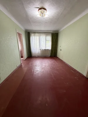 For Sale: Three-room apartment on Holy Nicholas Street (Lenin Street)