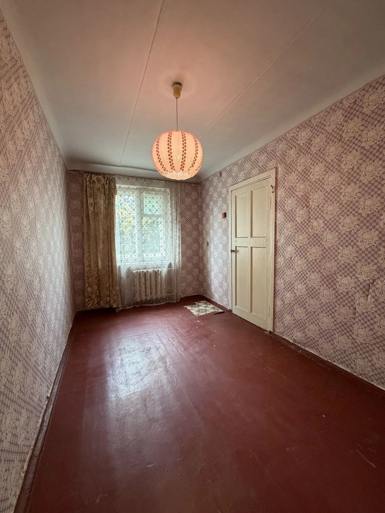 For Sale: Three-room apartment on Holy Nicholas Street (Lenin Street)