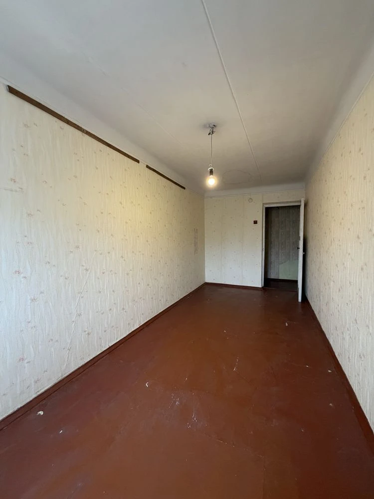 For Sale: Three-room apartment on Holy Nicholas Street (Lenin Street)