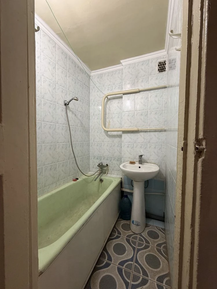 For Sale: Three-room apartment on Holy Nicholas Street (Lenin Street)