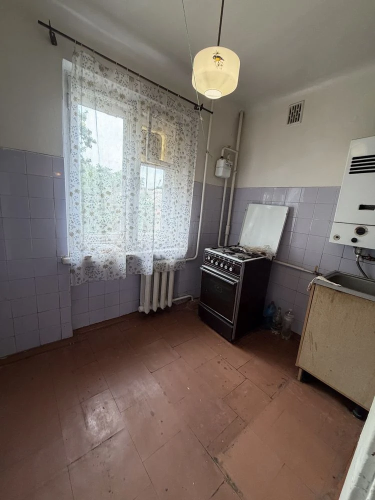 For Sale: Three-room apartment on Holy Nicholas Street (Lenin Street)
