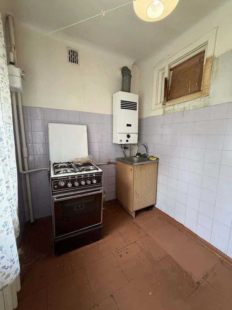 For Sale: Three-room apartment on Holy Nicholas Street (Lenin Street)