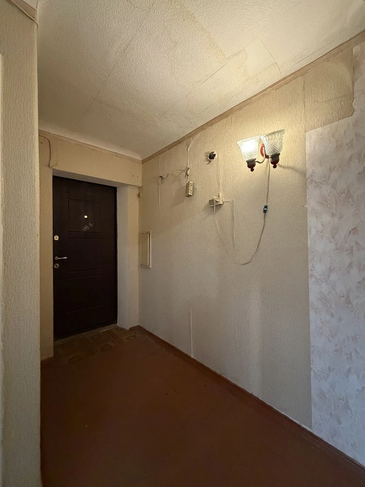 For Sale: Three-room apartment on Holy Nicholas Street (Lenin Street)