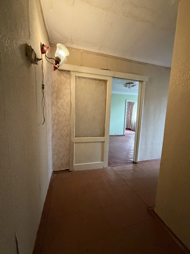 For Sale: Three-room apartment on Holy Nicholas Street (Lenin Street)