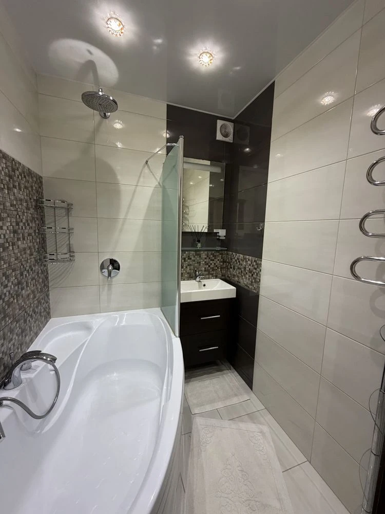 3-bedroom apartment in a picturesque location near the river in the city center