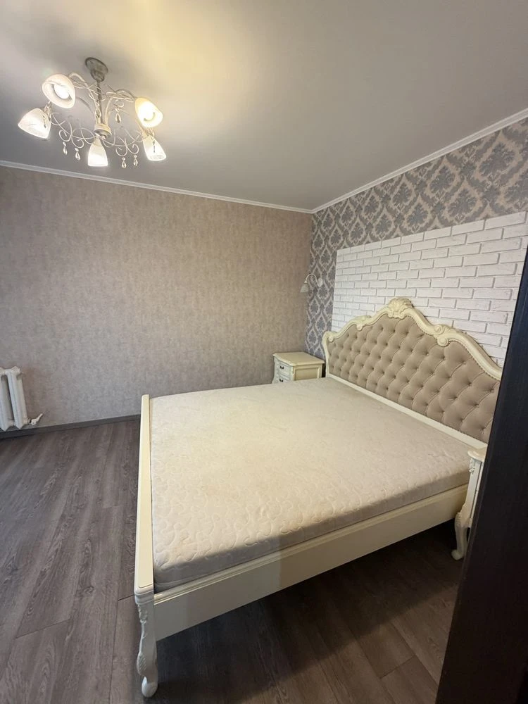 3-bedroom apartment in a picturesque location near the river in the city center