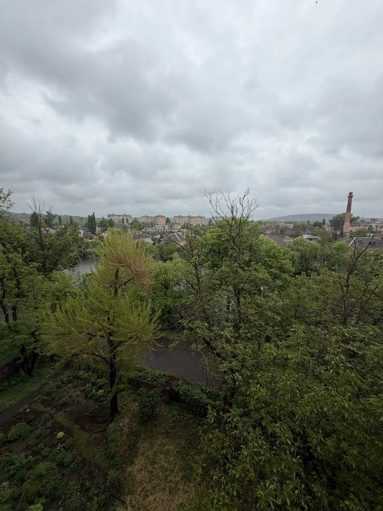 3-bedroom apartment in a picturesque location near the river in the city center