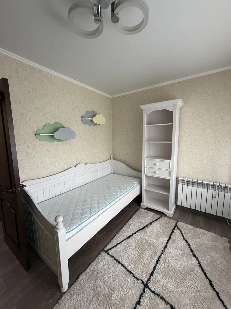 3-bedroom apartment in a picturesque location near the river in the city center