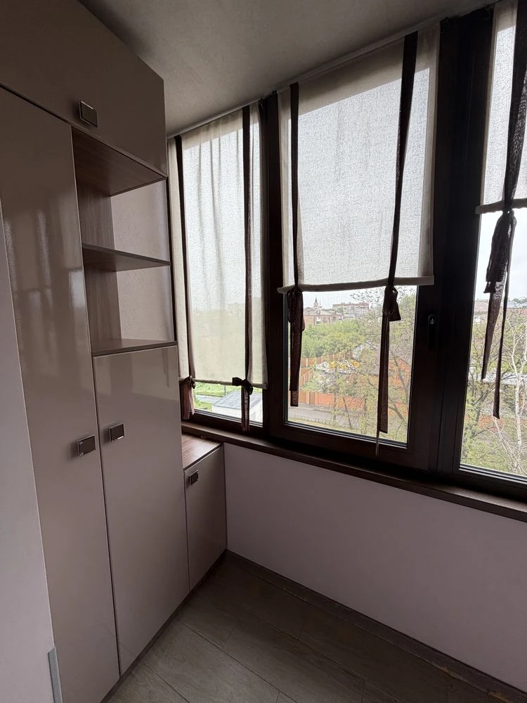 3-bedroom apartment in a picturesque location near the river in the city center