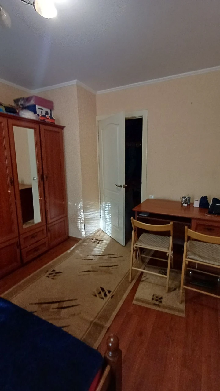 Продаж 3-кімнатної квартири в Зарічному.