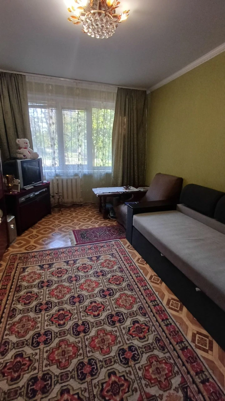 Продаж 3-кімнатної квартири в Зарічному.